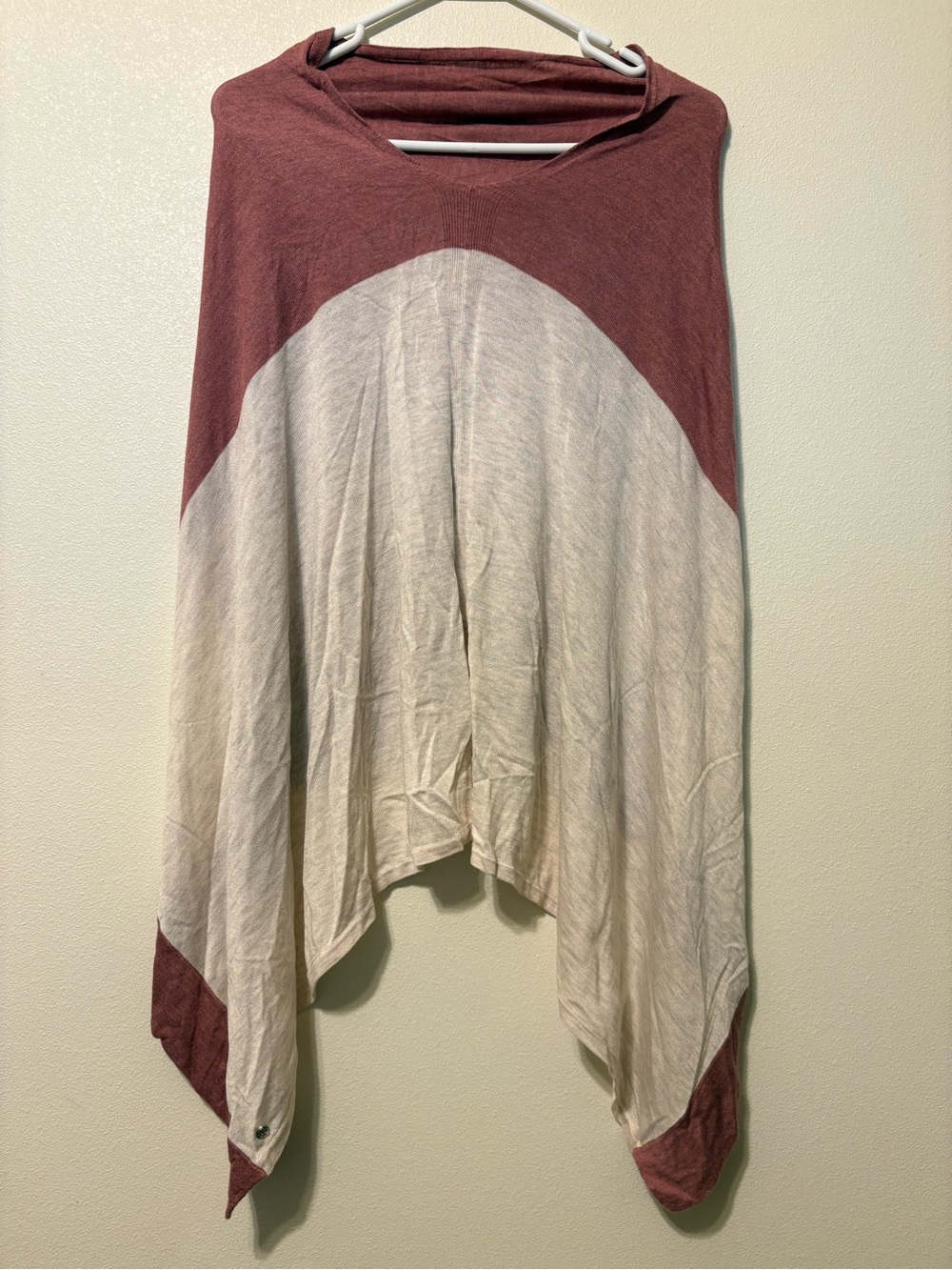 lululemon Two-Tone Asymmetrical lightweight soft knit capin Dusty Rose and Cream